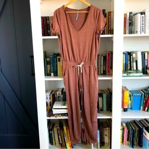 VUORI All Day Jumpsuit in Heather Terracotta, size small
